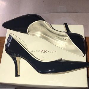 Women’s 8.5 Dark Blue Anne Klein’s